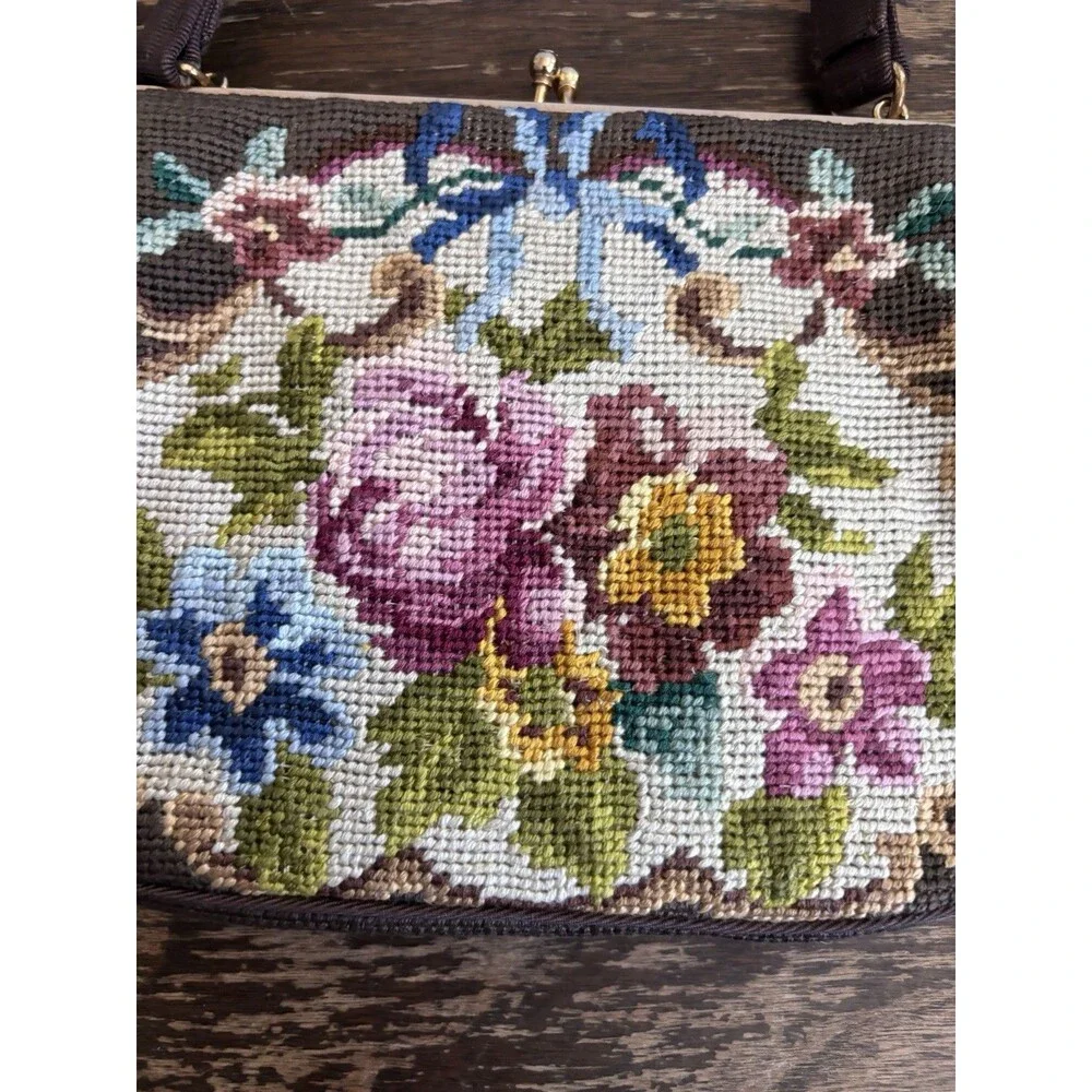 Vintage Floral Needlepoint Tapestry Handbag KISS Lock Purse W/coin Purse Talon